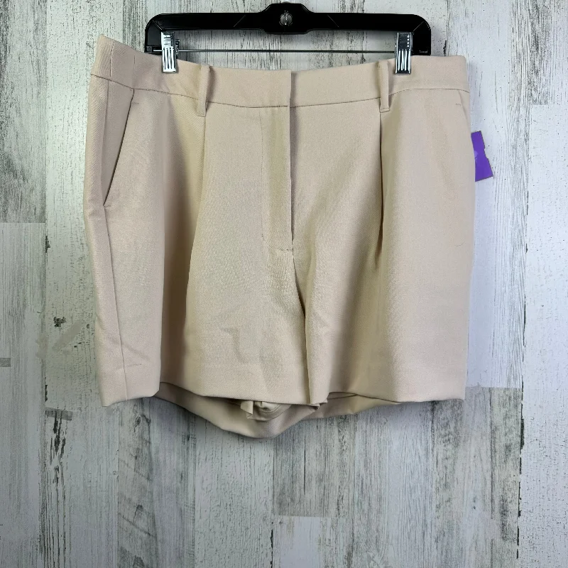 Beige Shorts Nine West, Size 16