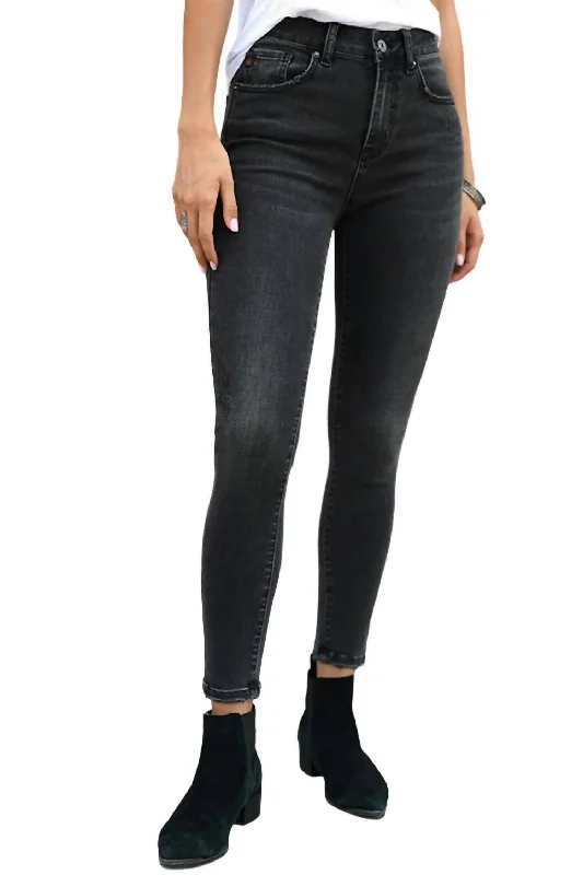 Curvy Skinny Jean In Washed Black