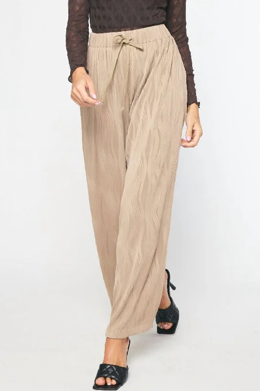 Textured Wide Leg Pant In Mocha